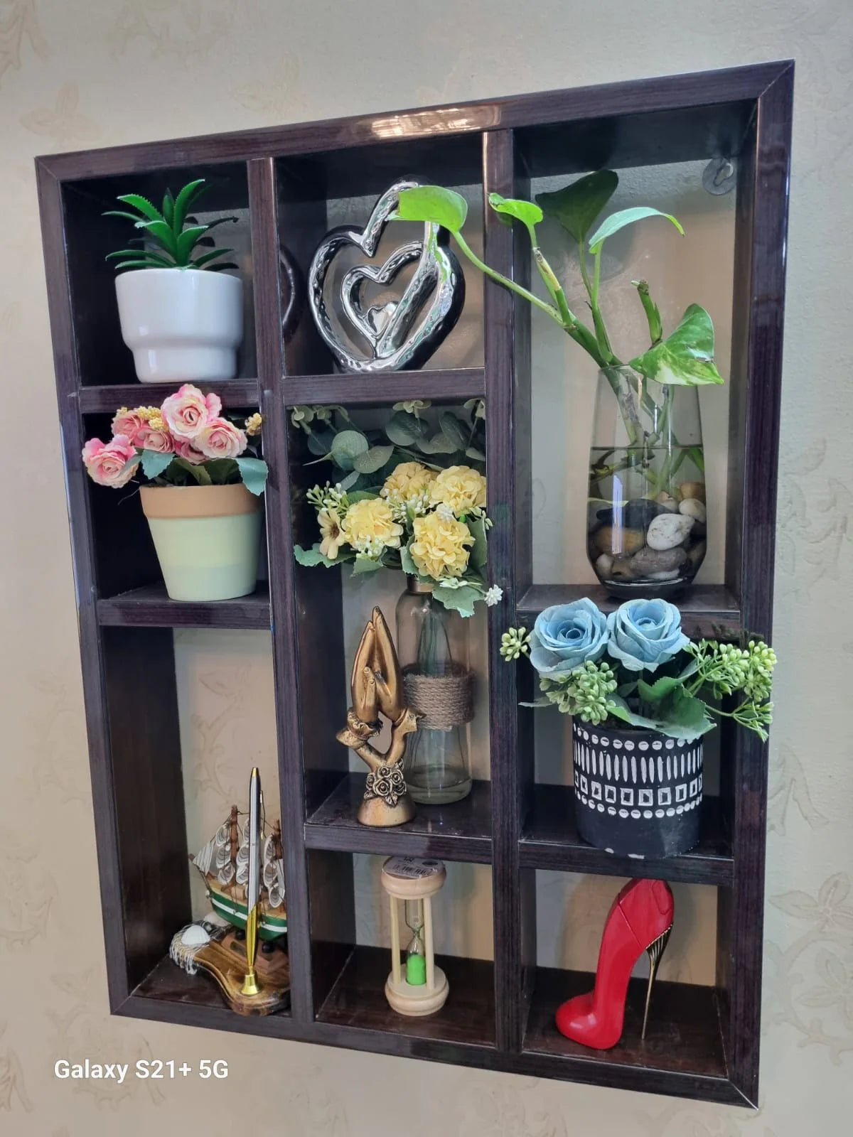 9-SLOT RUSTIC WOOD MOUNTED SHELVE